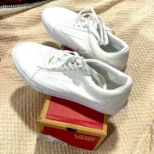 Vans Old Skool men’s sz 9, women’s 10.5, true white